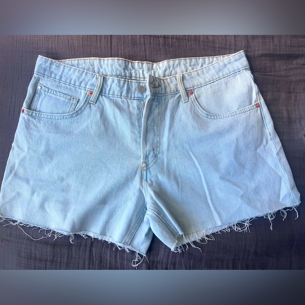 H&M NWOT 90's Boyfriend
Denim Shorts